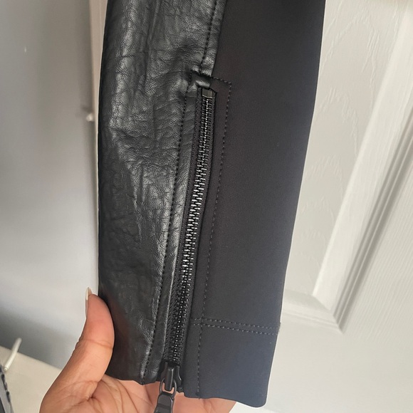 Alice + Olivia Yardley Vegan Leather Cropped Jacket Size Small - Picture 5 of 8